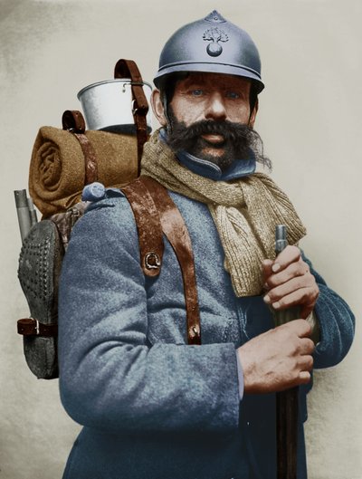 Portret van een Franse Soldaat in Militaire Uniform, Eerste Wereldoorlog (kleurfoto) door Photographer French