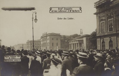 Zeppelin LZ III vliegt over Unter den Linden, Berlijn door Photographer German