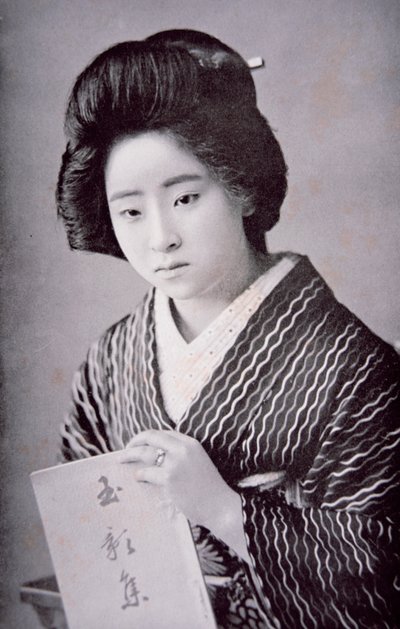 Japans meisje, ca. 1910 door Photographer Japanese