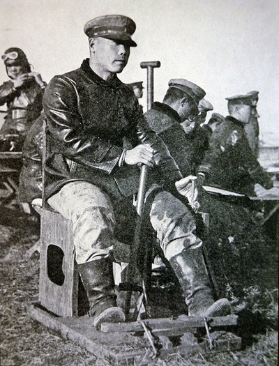 Japanse piloten in basisopleiding, met houten joystick, roer en gashendel door Photographer Japanese