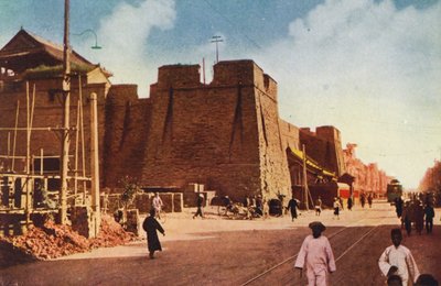 Mantsjoerije: Deel van de muur van de Chinese stad in Mukden door Photographer Japanese