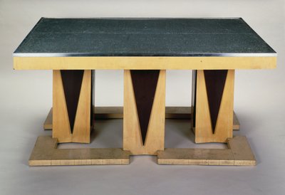 Tafel, door Pierre-Emile Legrain, in donker gelakt esdoornhout, Art deco stijl. Frankrijk, 20e eeuw door Pierre E. Legrain