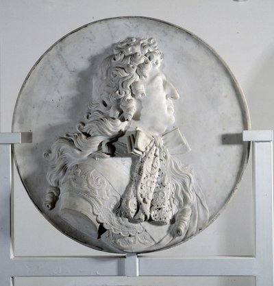 Laag reliëf dat Lodewijk XIV in medaillon voorstelt door Pierre Puget