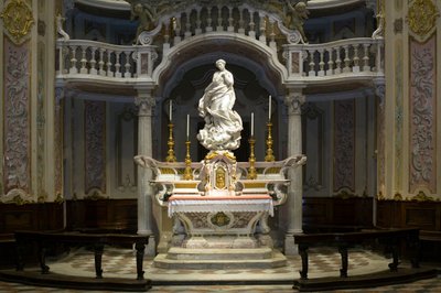 De Onbevlekte Ontvangenis, Santa Maria Immaculate geplaatst op het altaar van de scenografische kapel 1669-70 (marmer) door Pierre Puget