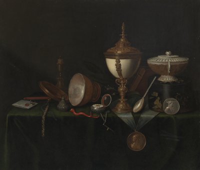 Stilleven met Struisvogelei Beker en de Whitfield Erfstukken, ca. 1670 door Pieter Gerritsz. van Roestraten