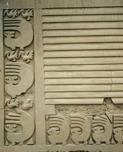 Het Plein van Ceremonies, Tschudi-paleis, gebouwd door de Chimu, detail van een dier van de muur, c.1300 BC door Pre Columbian Pre Columbian