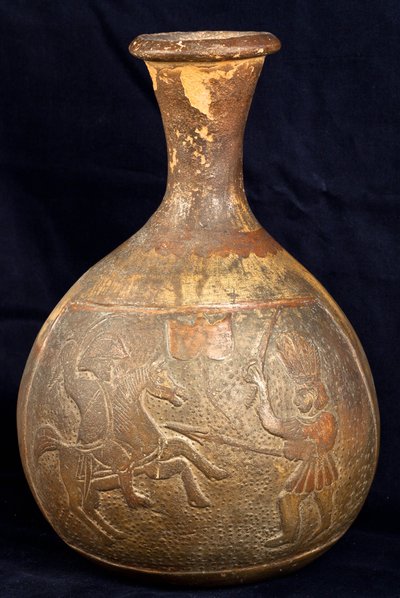 Fles met afbeelding van een gevecht tussen een ruiter en een krijger te voet (terracotta) door Precolombian Precolombian