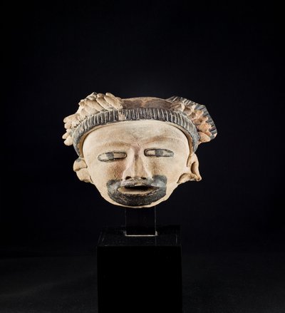 Hoofd beeldje / Mexico, Totanaque cultuur (terracotta) door Precolombian Precolombian
