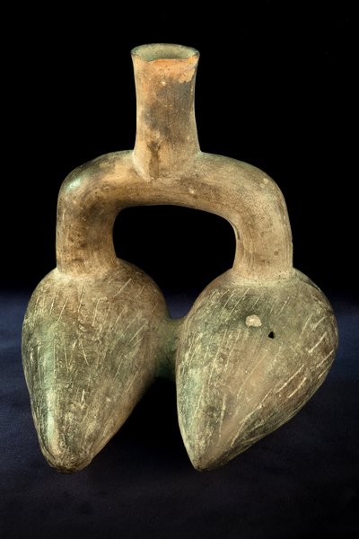 Fytomorf keramiek met dubbel lichaam en stijgbeugelhandvat / Art pr (terracotta) door Precolombian Precolombian