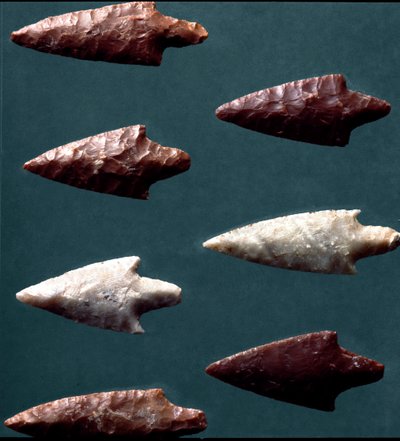 Prehistorie, cultuur van Rinaldone (Montefiascone): pijlen uit de necropolis van Rinaldone. Kopertijd. Eneolithicum. 2200 v.Chr. Rome, Museo Nazionale Preistorico Etnografico Luigi Pigorini door Prehistoric Prehistoric