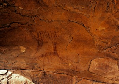 Prehistorie: muurschildering. Steentijd 5000-2000 v.Chr. Taghit, Haut plateau du Hoggar (Ahaggar), Algerije door Prehistoric Prehistoric