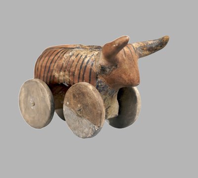 Zoomorfisch Statuette met Wielen, 3950-3500 v.Chr. door Prehistoric Russian Culture