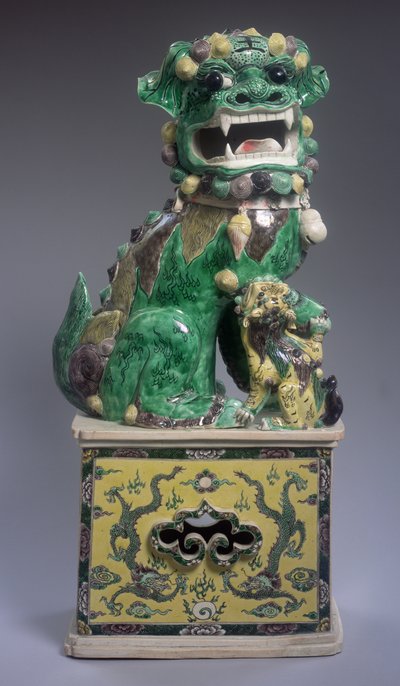 Grote Famille Verte Boeddhistische leeuw en welp, Kangxi-periode (1662-1722) door Qing Dynasty Chinese School