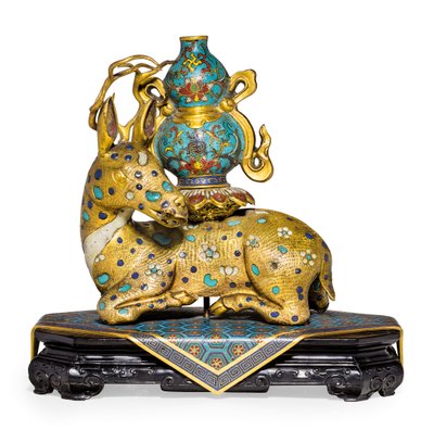 Een paar liggende herten door Qing Dynasty   Qianlong Period Chinese School