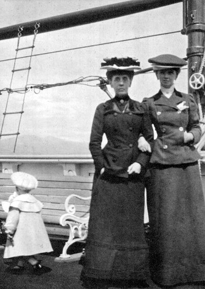 Prins Olav 1903-1991 met Lady Antrim en Miss Knollys, 1908 door Queen Alexandra
