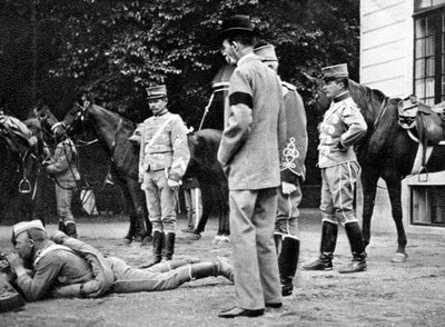 Het testen van het nieuwe repeteergeweer, 1908 door Queen Alexandra
