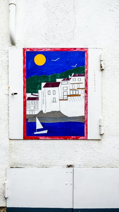 Schilderij op de deur van een water- en elektriciteitsmeter.
Cadaques, 2018 (foto) door Raymond Bonnefon