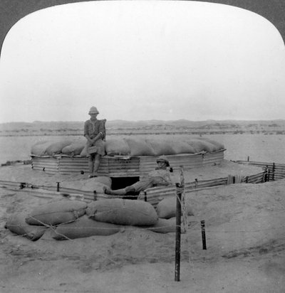 Een unieke zandblokhuis, Zuidwest-Afrika, Eerste Wereldoorlog, c1915 door Realistic Travels Publishers
