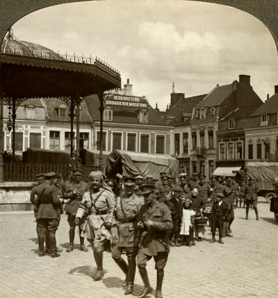 Sir James Willcocks met Generaal Nanten, Marktplein, Merville, Frankrijk, Eerste Wereldoorlog, 1914-1915 door Realistic Travels Publishers