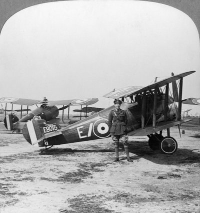 Sopwith Camel vliegtuig klaar voor een patrouille boven de Duitse linies, Eerste Wereldoorlog, ca. 1917-1918 door Realistic Travels Publishers