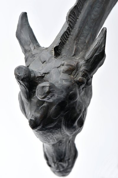 Grote Giraffe met Gebogen Hoofd, gemodelleerd 1909-10, gegoten voor 1913 door Rembrandt Bugatti