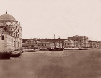 Dolmabahçe Paleis en Moskee door Robertson and Beato