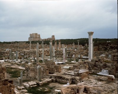 Archeologische site en Romeins theater, 2e-3e eeuw door Roman