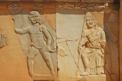 Bas-reliëfs op het proscenium van het Romeinse theater, Sabratha, Libië, 2e eeuw na Christus door Roman