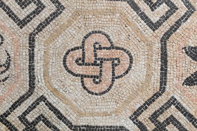 Geometrisch patroon van de Via san Rocchino domus, 2e eeuw na Christus (mozaïek) door Roman