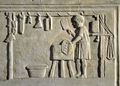 Romeinse kunst: een slager in zijn winkel Bas-reliëf, Romeinse beschaving, 2e eeuw n.Chr., Rome, Museum van de Romeinse Beschaving - Slager aan het werk in zijn winkel - Steenreliëf, 2e eeuw n.Chr. - Rome, Museum van de Romeinse Beschaving door Roman