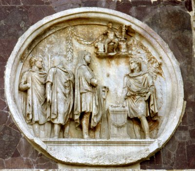 Rondel die een offer aan Hercules uitbeeldt, van de Boog van Constantijn door Roman