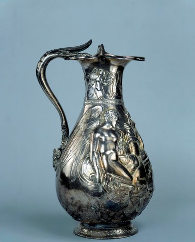 Schat van Boscoreale: aquamarijn: Op de hals: twee genieën met vleugels die griffioenen besproeien. Op de buik: een overwinning offert een hert, de ander op een belboom, biedt wierook en een olijftak aan. Eind 1e eeuw v.Chr.- 1e eeuw na Chr. Zon 0,24 m. Pa door Roman