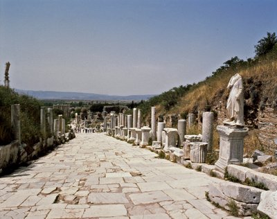 Uitzicht op de straat van Curetes richting de bibliotheek van Celsus door Roman