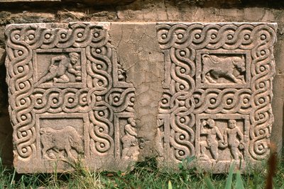 Architectonisch fragment met gebeeldhouwde decoratie, Hoge Keizerlijke Periode (27 v.Chr.-395 n.Chr.) door Roman Imperial Period
