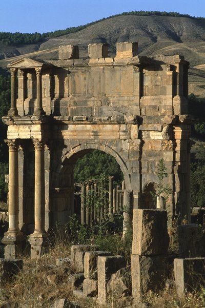 Triomfboog gebouwd ter ere van keizer Caracalla, Hoge Keizerlijke Periode (27 v.Chr.-395 n.Chr.) door Roman Imperial Period