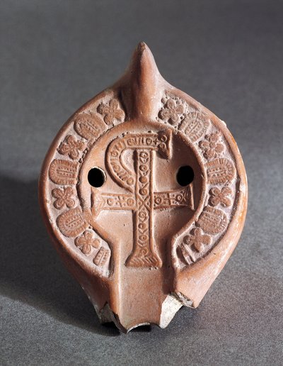 Versierde lamp met Chi-Rho, terracotta door Roman Roman