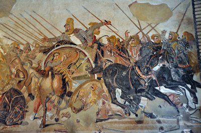 Detail van een mozaïek van Pompeii: Slag bij Issos tussen Alexander en Darius (4e eeuw v.Chr.). - Koning Darius III Codoman (380-330 v.Chr.), op zijn strijdwagen - opus vermiculatum - Archeologisch Museum van Napels, Italië - Museo Archeologico Nazionale, door Roman Roman