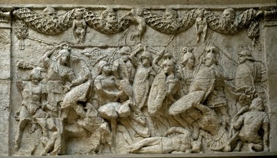 Romeinse kunst: scène van een gevecht tussen Romeinen en Galliërs. Reproductie van een laag reliëf van het Mausoleum van Glanum, een Galloromeins grafmonument gebouwd tussen 30 en 20 v.Chr. ter ere van de Julius-familie. Rome, Museum van de Romeinse Bescha door Roman Roman