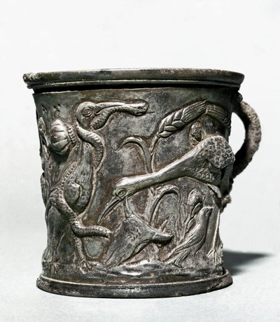 Zilveren beker met vogels en tarwe door Roman Roman