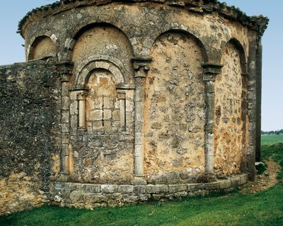 Apsis gezien van buiten, Kerk van St. Michael (Parroquia católica de san Miguel Arcángel) in Valdenebro, Soria, Castilië en León, Spanje, eind 12e - begin 13e eeuw (foto) door Romanesque