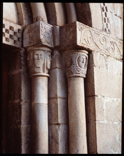 Kapittelen van de kerk door Romanesque