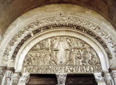Laatste oordeel, gebeeldhouwd timpaan van de Kathedraal Saint Lazarus d