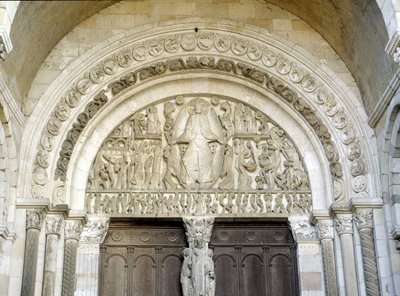 Laatste oordeel, gebeeldhouwd timpaan van de Cathédrale Saint-Lazare d