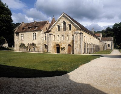 Zicht op gevangenis, scriptorium en kapittelzaal door Romanesque