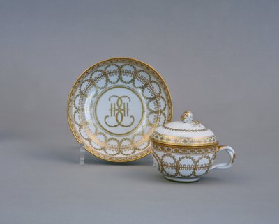 Kop en Schotel met het Monogram van Catharina II, Keizerlijke Porseleinfabriek, 1770-1780s door Russian Master