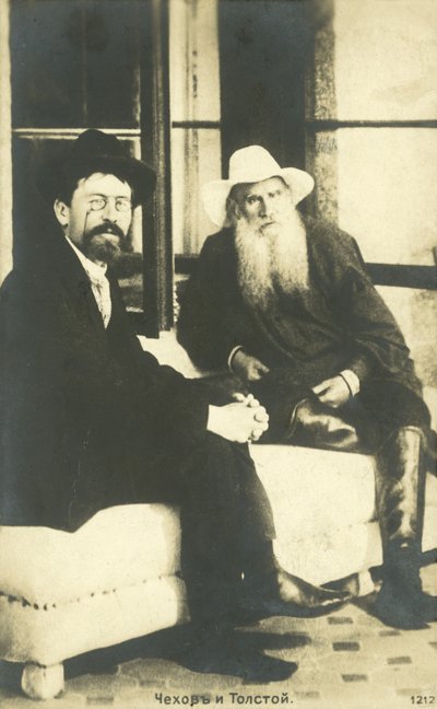 Anton Chekhov en Leo Tolstoy in Jalta, Krim, 1900 door Russian Photographer