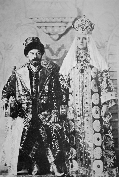 Tsaar Nicolaas II en Tsarina Alexandra in volledige kroningskleding, mei 1896 door Russian Photographer