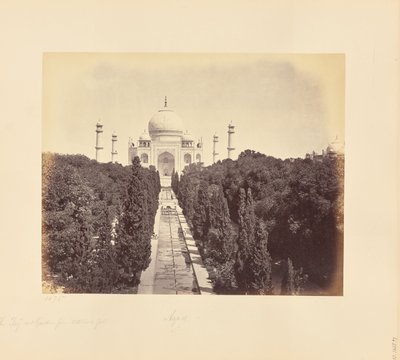 Agra; de Taj en tuin, gezien vanaf de toegangspoort door Samuel Bourne