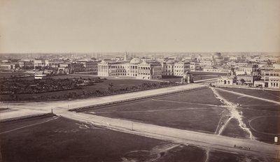 Calcutta. Algemeen uitzicht. Regeringsgebouw op de voorgrond door Samuel Bourne