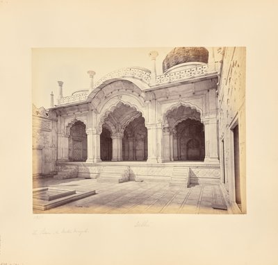 Delhi; het paleis, de Moti Masjid (Parelmoskee) door Samuel Bourne